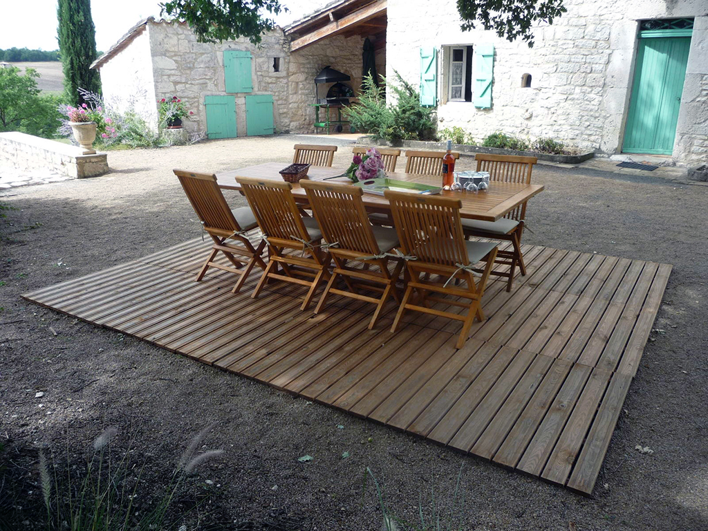 puech – gite de france – terrasse ombragée
