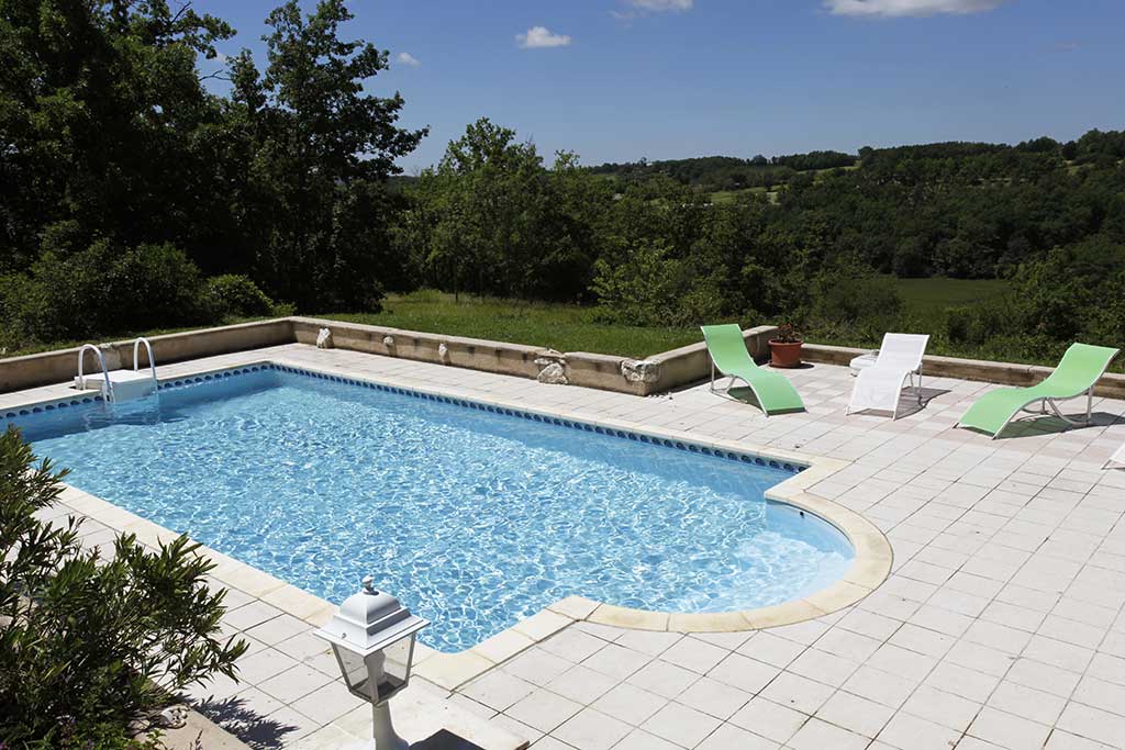 puech – gite de france – piscine et vue