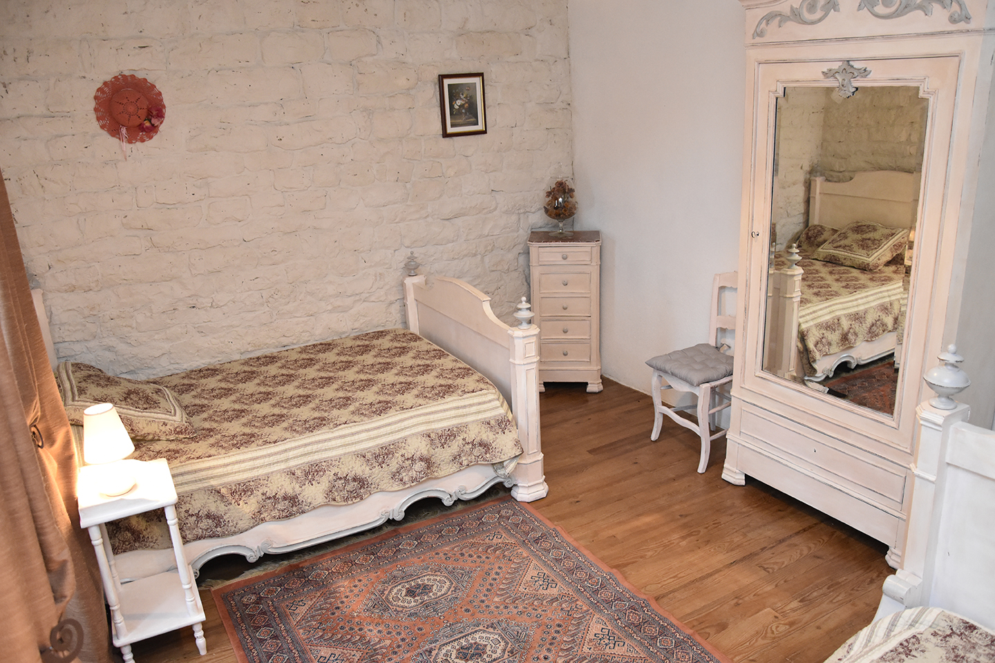 pigeonnier – gite de france – chambre devant 2
