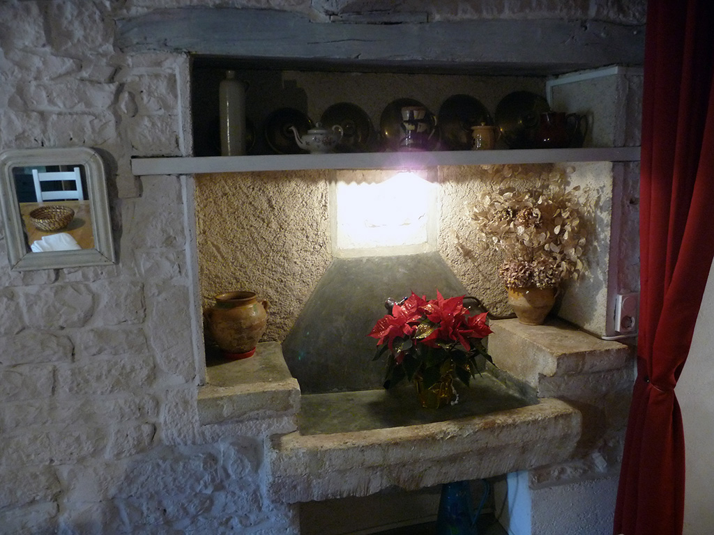 pigeonnier – gite de france – évier en pierre